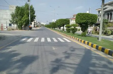 Elite Town Lahore — facilities and on-ground infrastructure